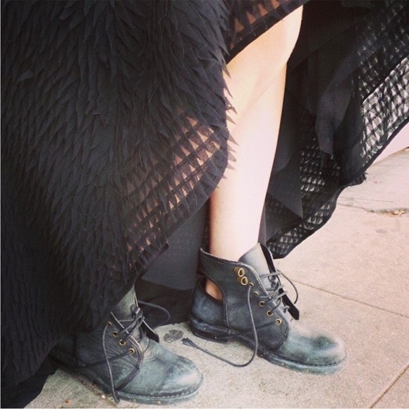 Jeffrey Campbell Rosie Cutout Combat Boots Black Leather Copper Rivets Size 6 - Picture 11 of 16